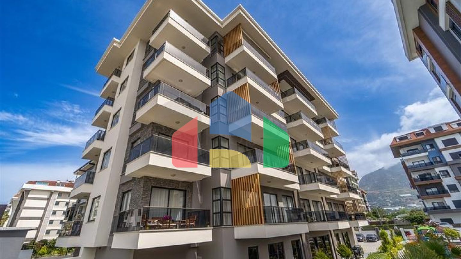 Современная квартира 3+1 в благоустроенном жилом доме