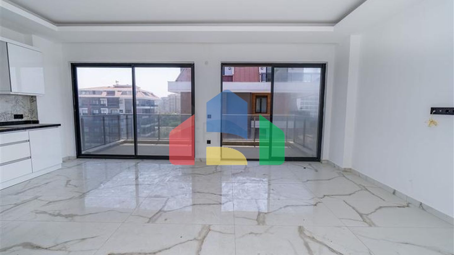 Современная квартира 3+1 в благоустроенном жилом доме