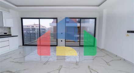 Сучасна квартира 3 + 1 в упорядкованому житловому будинку