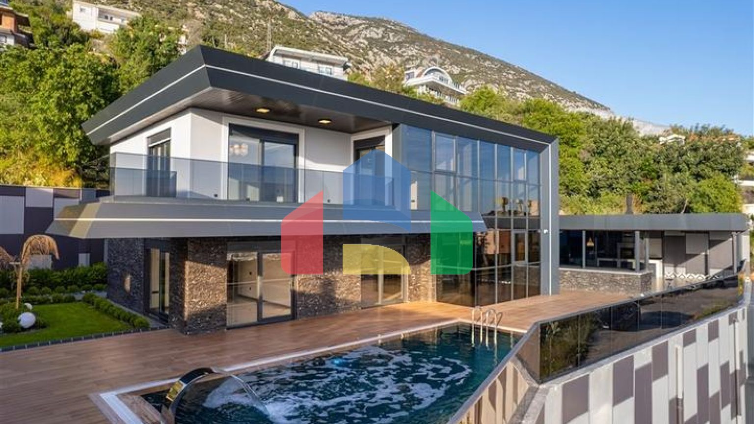 Простора вілла 4 + 1 з видом на море і власною інфраструктурою в Кестелі