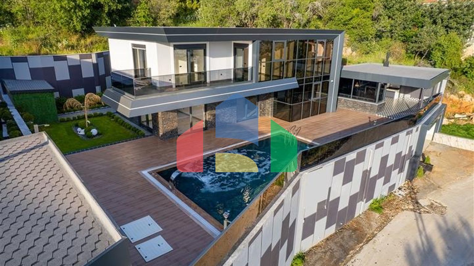 Простора вілла 4 + 1 з видом на море і власною інфраструктурою в Кестелі