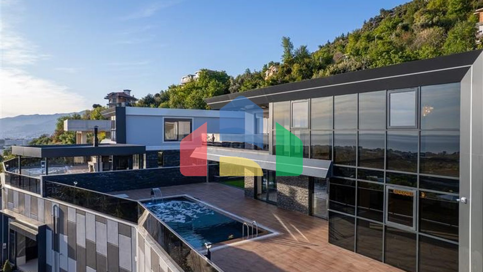 Простора вілла 4 + 1 з видом на море і власною інфраструктурою в Кестелі