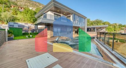 Простора вілла 4 + 1 з видом на море і власною інфраструктурою в Кестелі