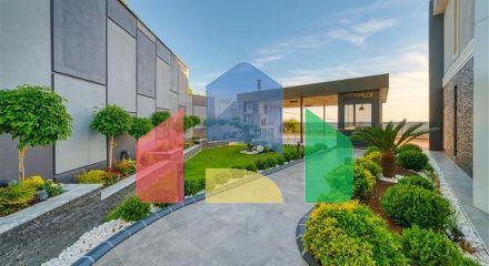 Простора вілла 4 + 1 з видом на море і власною інфраструктурою в Кестелі