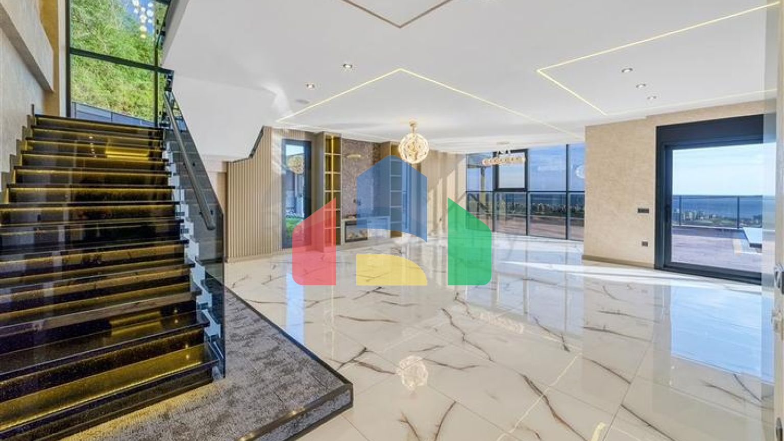 Простора вілла 4 + 1 з видом на море і власною інфраструктурою в Кестелі