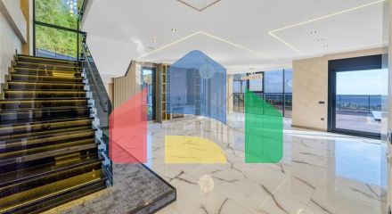 Простора вілла 4 + 1 з видом на море і власною інфраструктурою в Кестелі