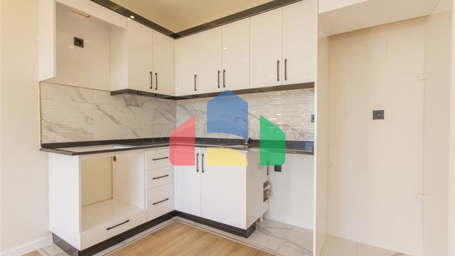 Современная квартира 1+1 в районе Кестель в новом доме