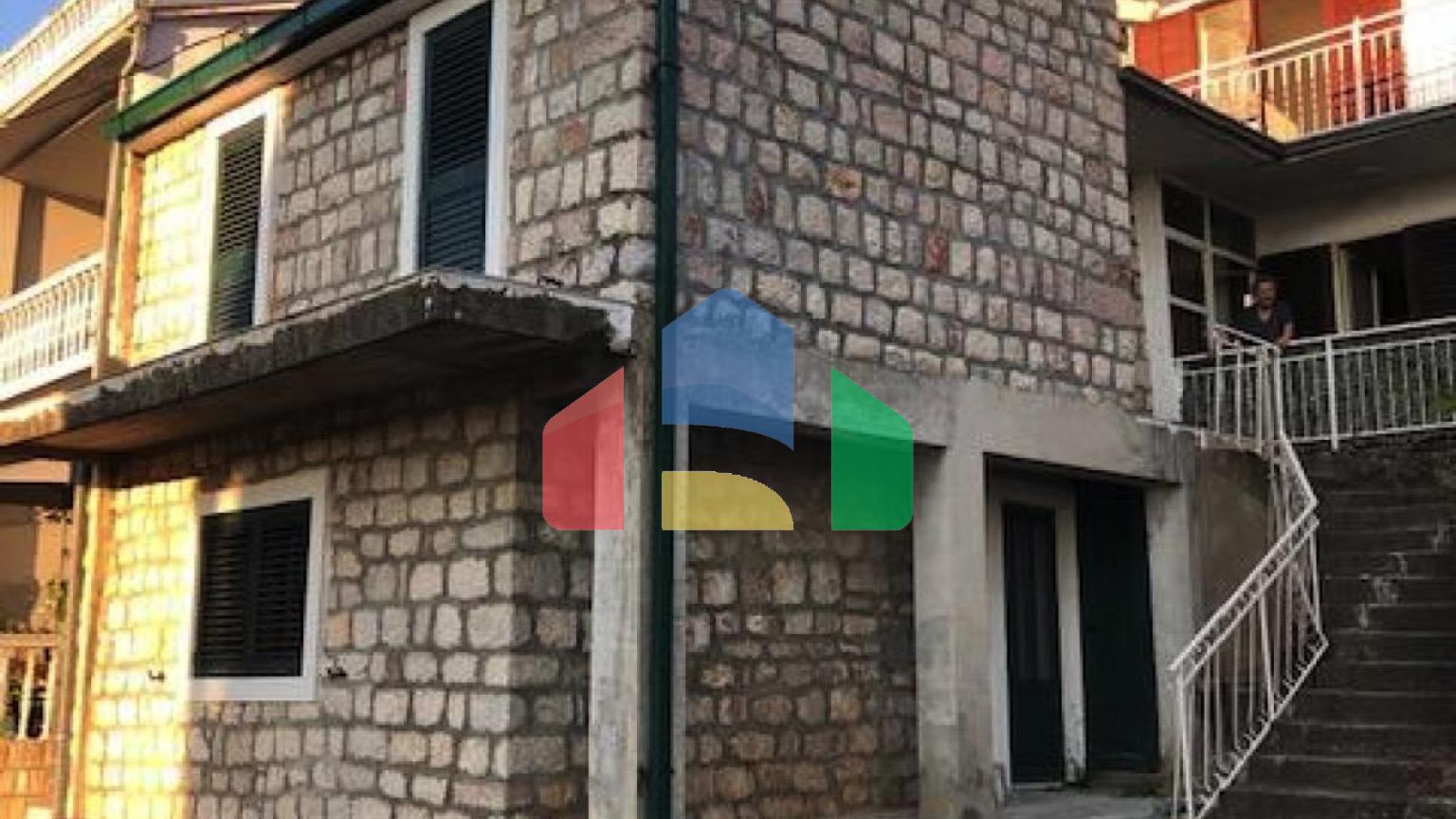 Двухэтажный каменный дом в Каменово ( Будва)