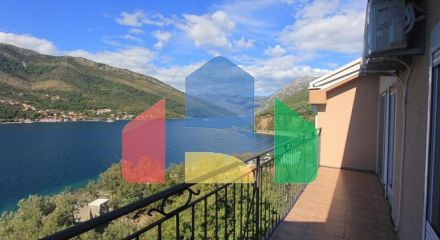 Уютная вилла с видом на море в Лепетани