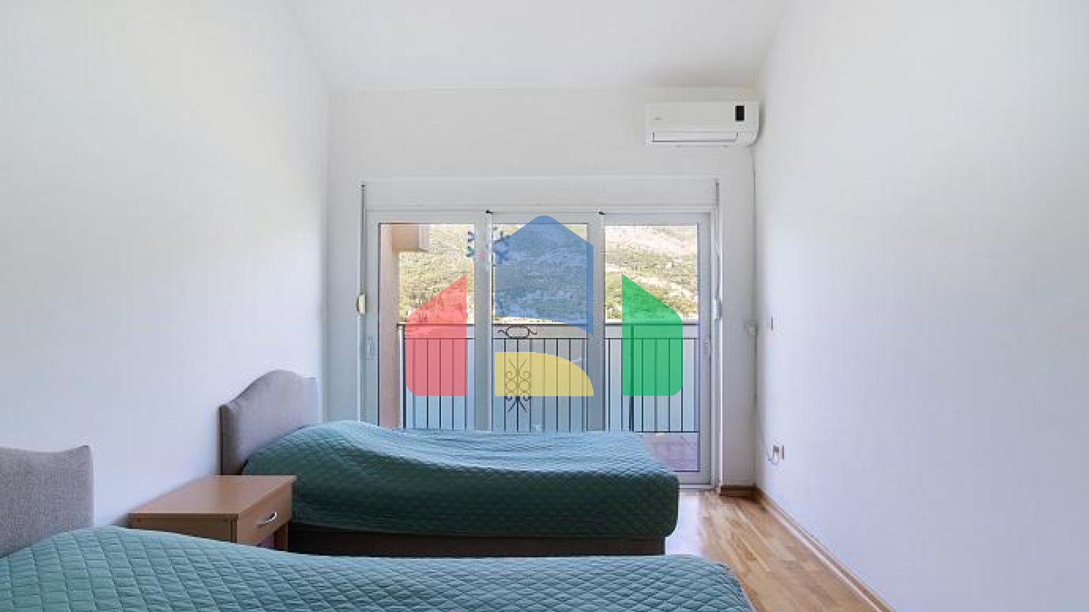 Вилла с панорамным видом на море в Тивате