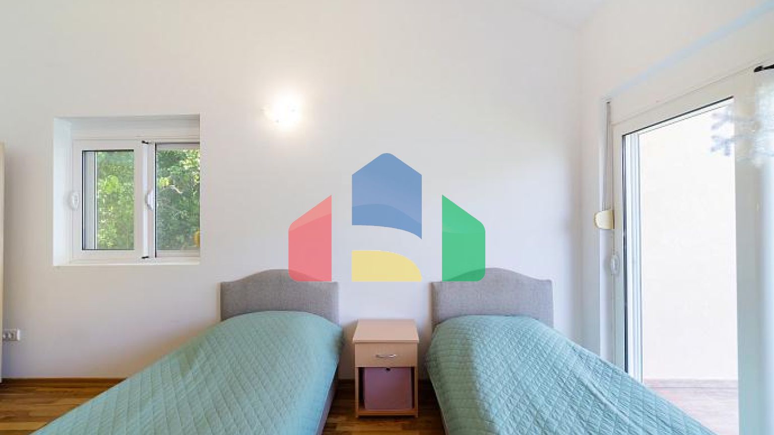 Вилла с панорамным видом на море в Тивате