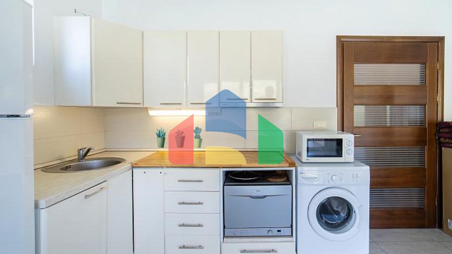 Вилла с панорамным видом на море в Тивате