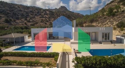 For Sale - Villa 200 m² in Crete