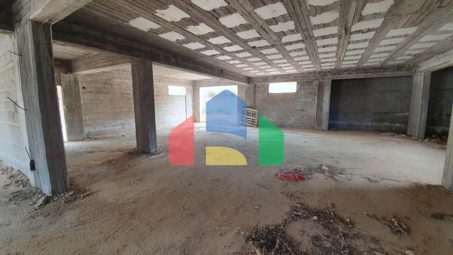 Продаж - Бізнес 750 m² на Криті