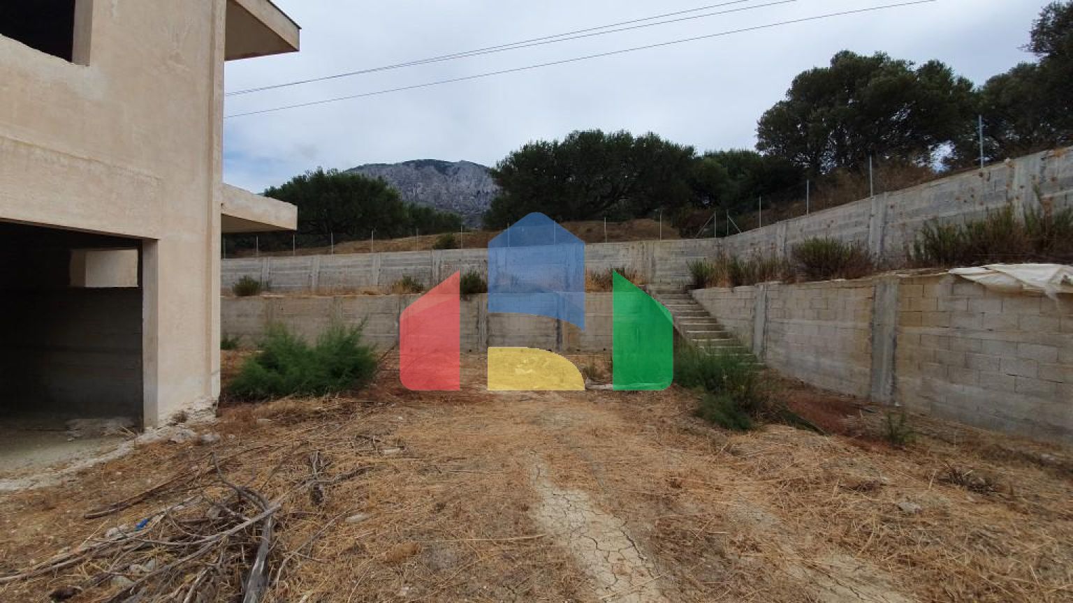 Продаж - Бізнес 750 m² на Криті