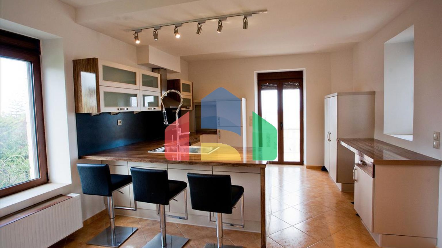 Продажа - Бизнес 750 m² на Крите