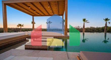 For Sale - Villa 350 m² in Crete