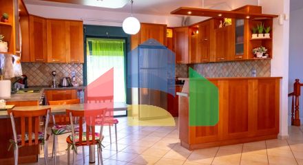 Продаж - Котедж 420 m² на Криті