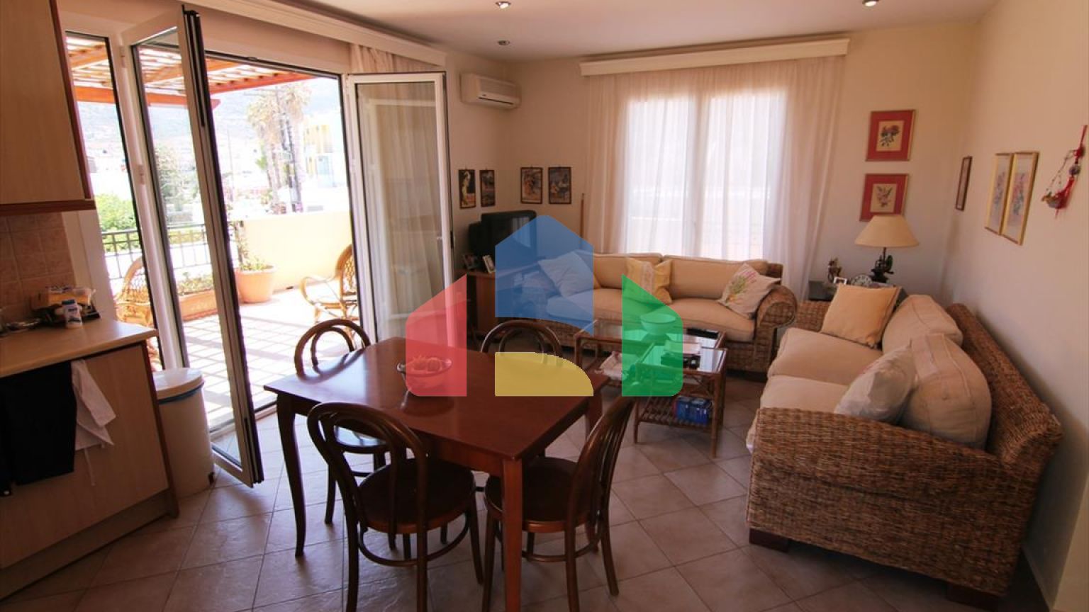 Продаж - Комерційна нерухомість 216 m² на Криті