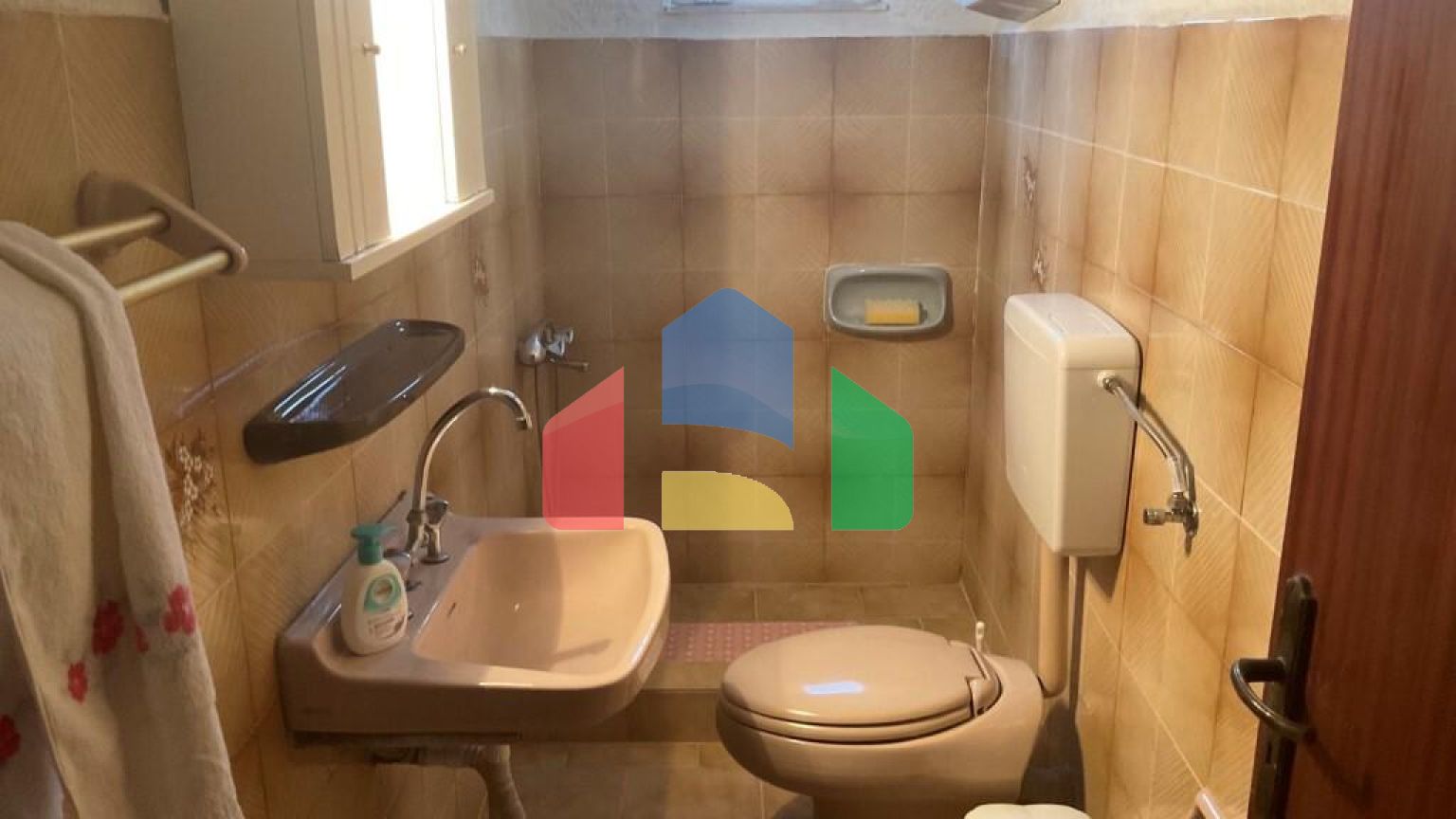 Продаж - Бізнес 670 m² на Криті