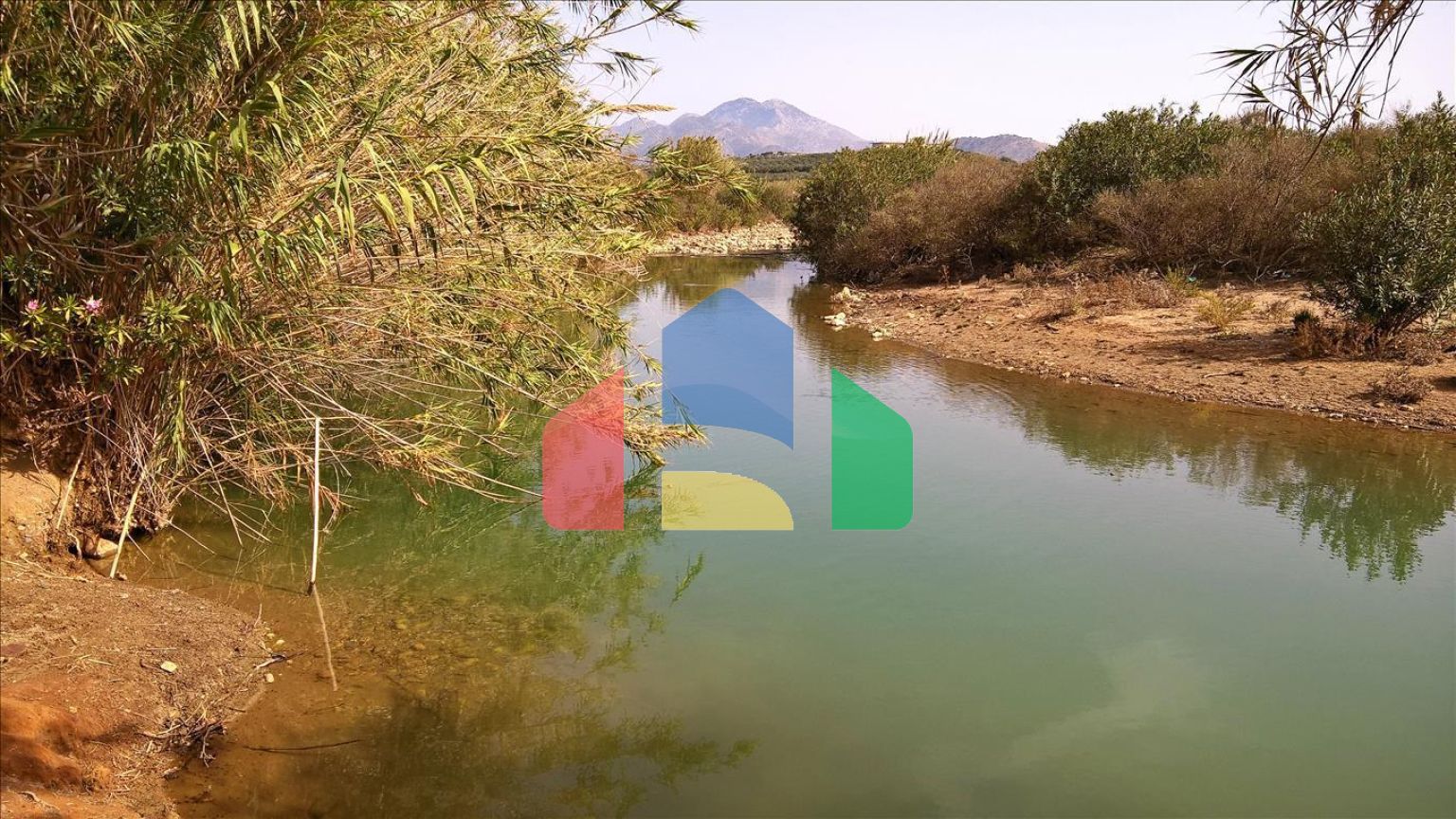 Продаж - Земельна ділянка 100000 m² на Криті