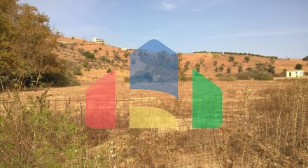 Продаж - Земельна ділянка 100000 m² на Криті