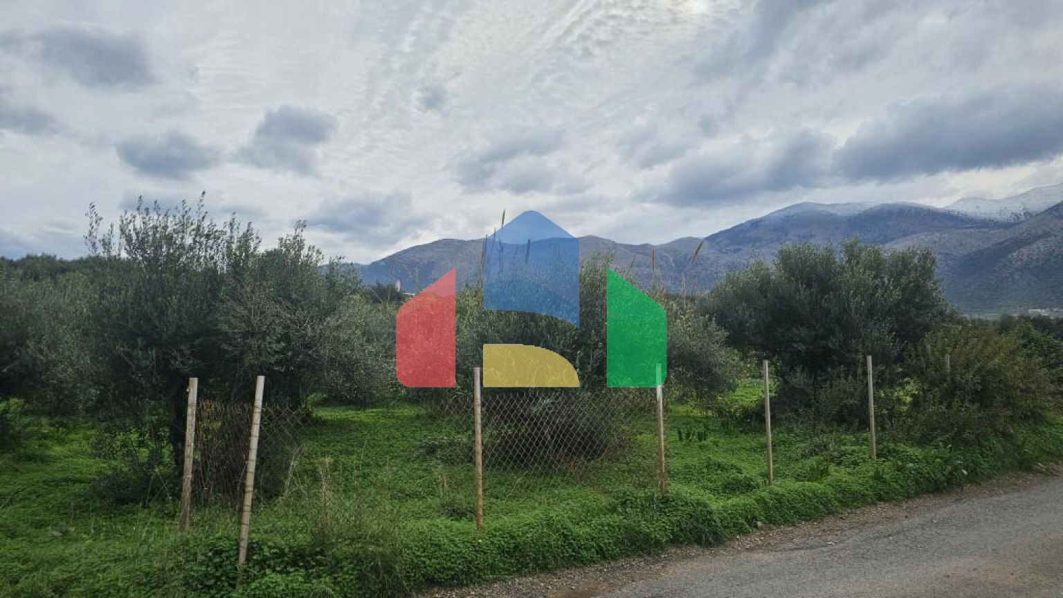 Продаж - Земельна ділянка 8500 m² на Криті