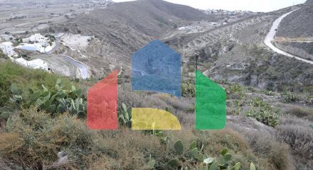 For Sale - Land 2000 m² in Santorini