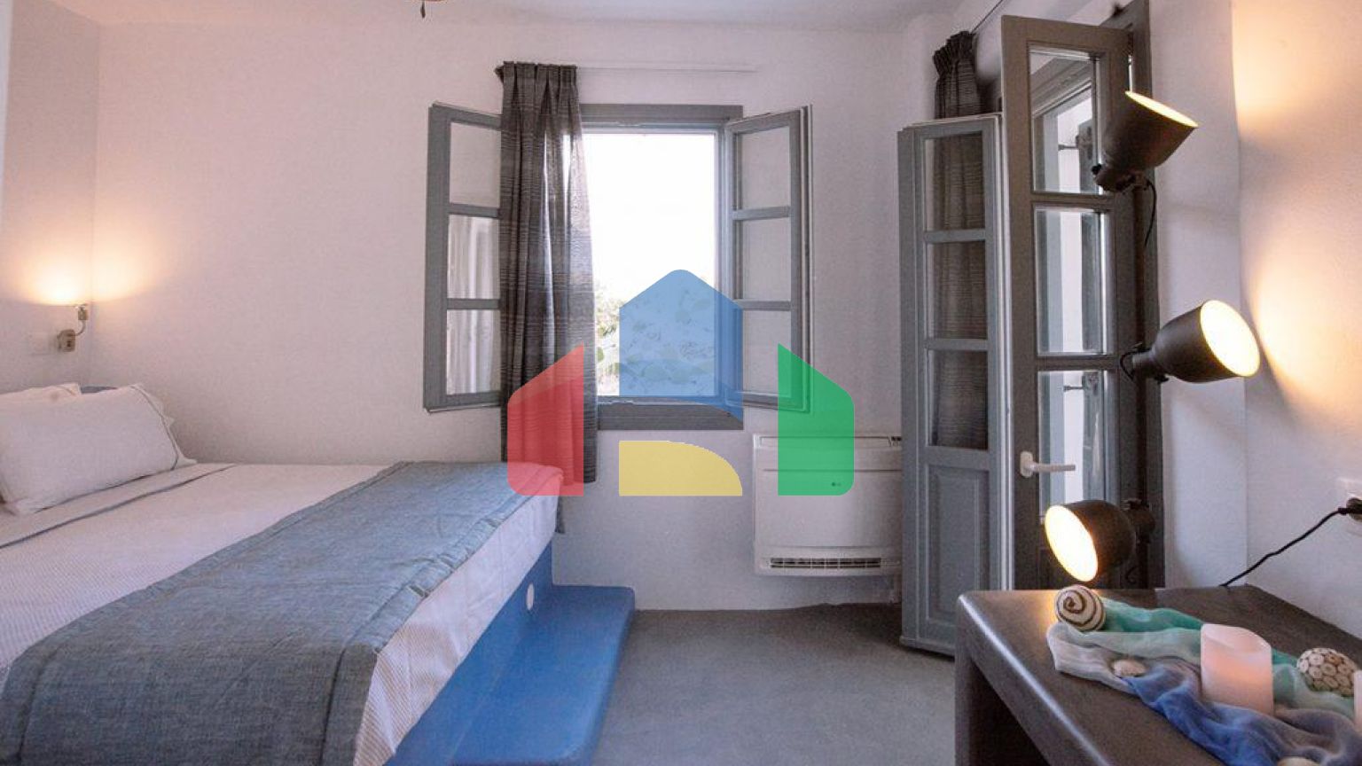 Продаж - Бізнес 1046 m² на Санторіні