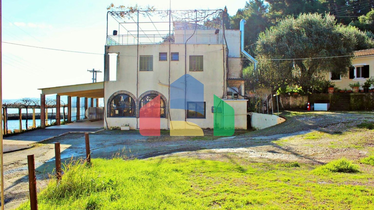 Продажа - Здание 560 m² на о. Корфу