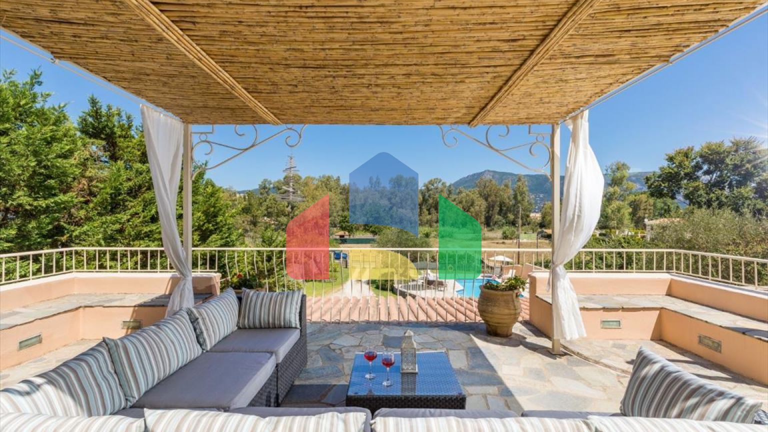 Продажа - Вилла 300 m² на о. Корфу