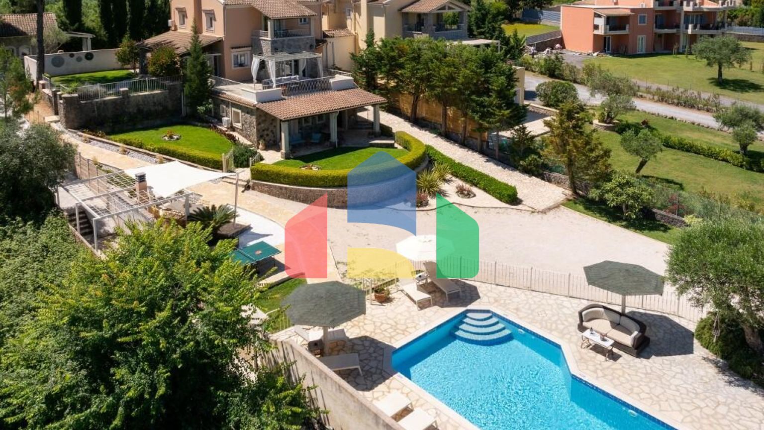 Продажа - Вилла 300 m² на о. Корфу