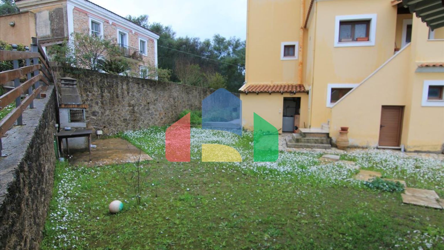 Продаж - Котедж 350 m² на о. Корфу