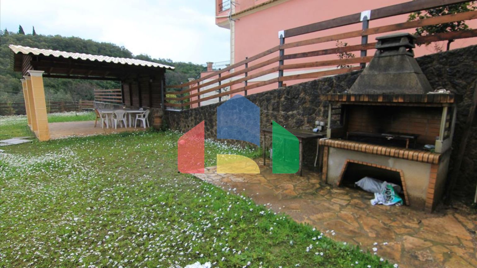 Продаж - Котедж 350 m² на о. Корфу