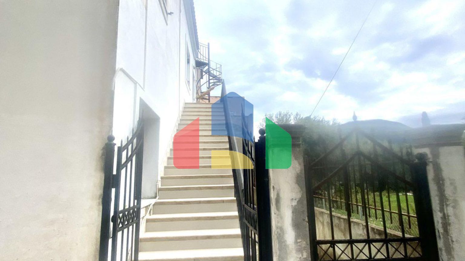 Продаж - Будівля 225 m² на о. Корфу