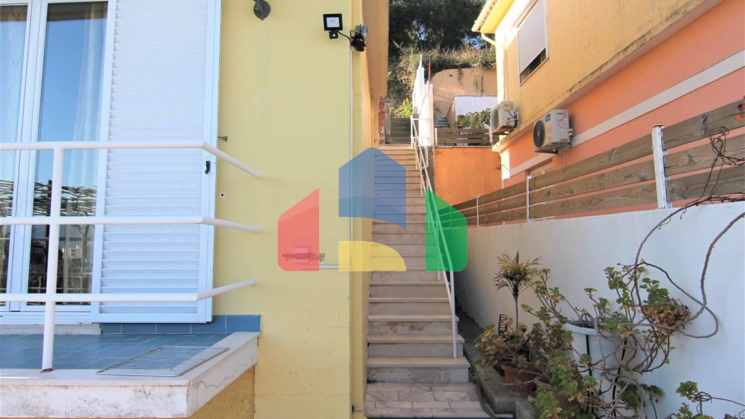 Продажа - Коттедж 110 m² на о. Корфу