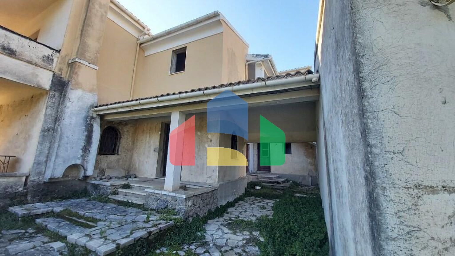 Продаж - Котедж 368 m² на о. Корфу