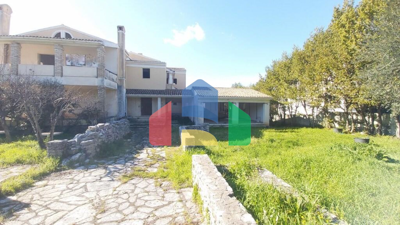 Продаж - Котедж 368 m² на о. Корфу