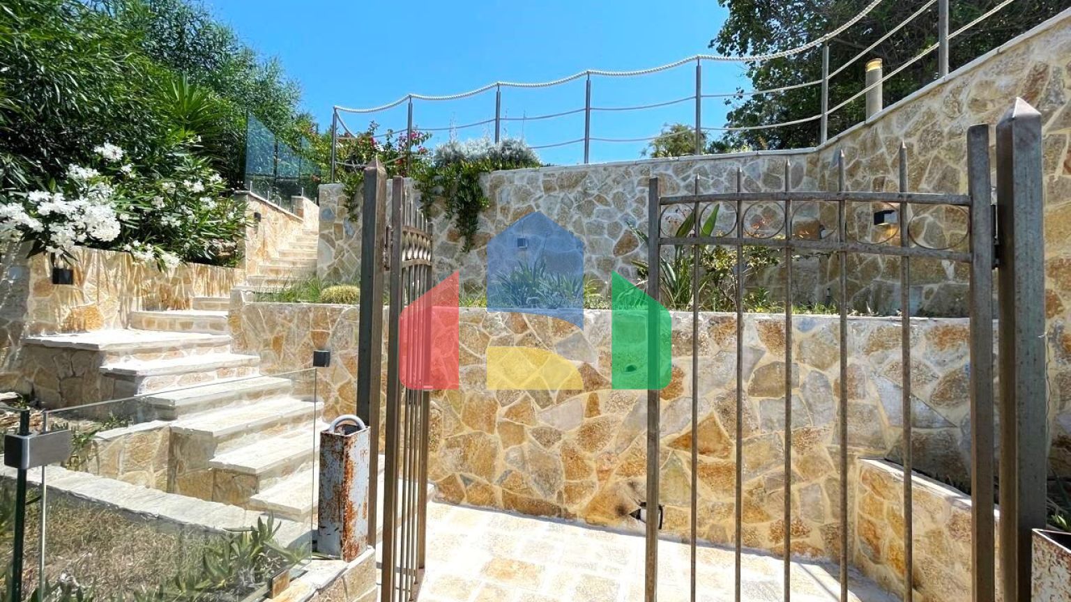 Продаж - Таунхаус 104 m² на о. Корфу