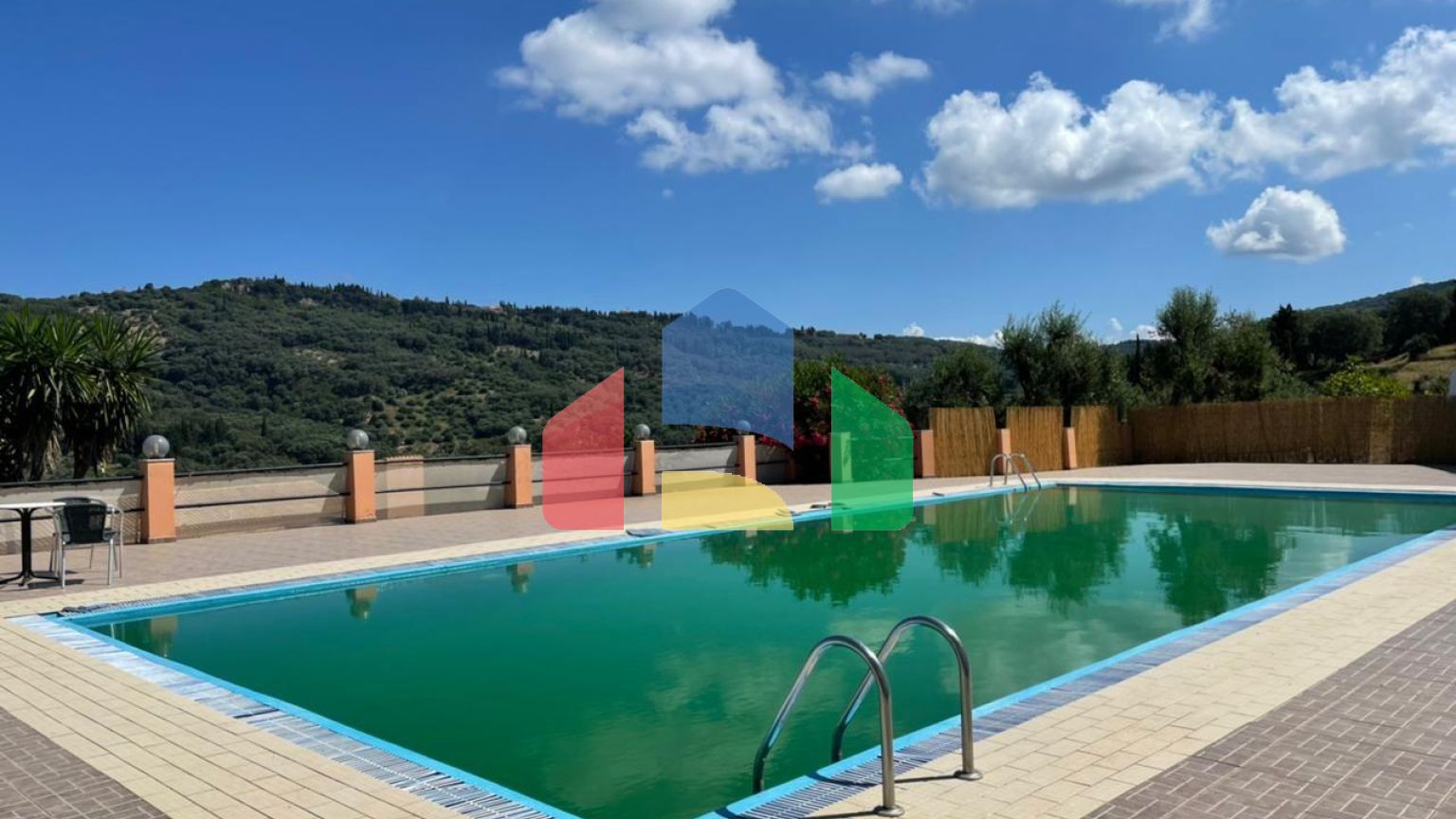 Продажа - Гостиница 1200 m² на о. Корфу