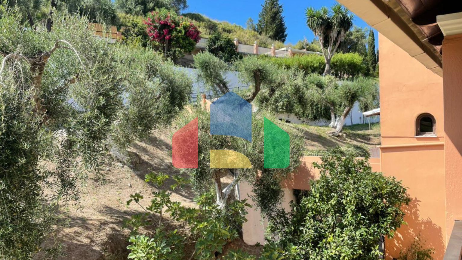 Продажа - Гостиница 1200 m² на о. Корфу