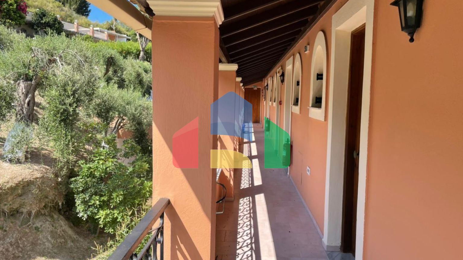 Продажа - Гостиница 1200 m² на о. Корфу