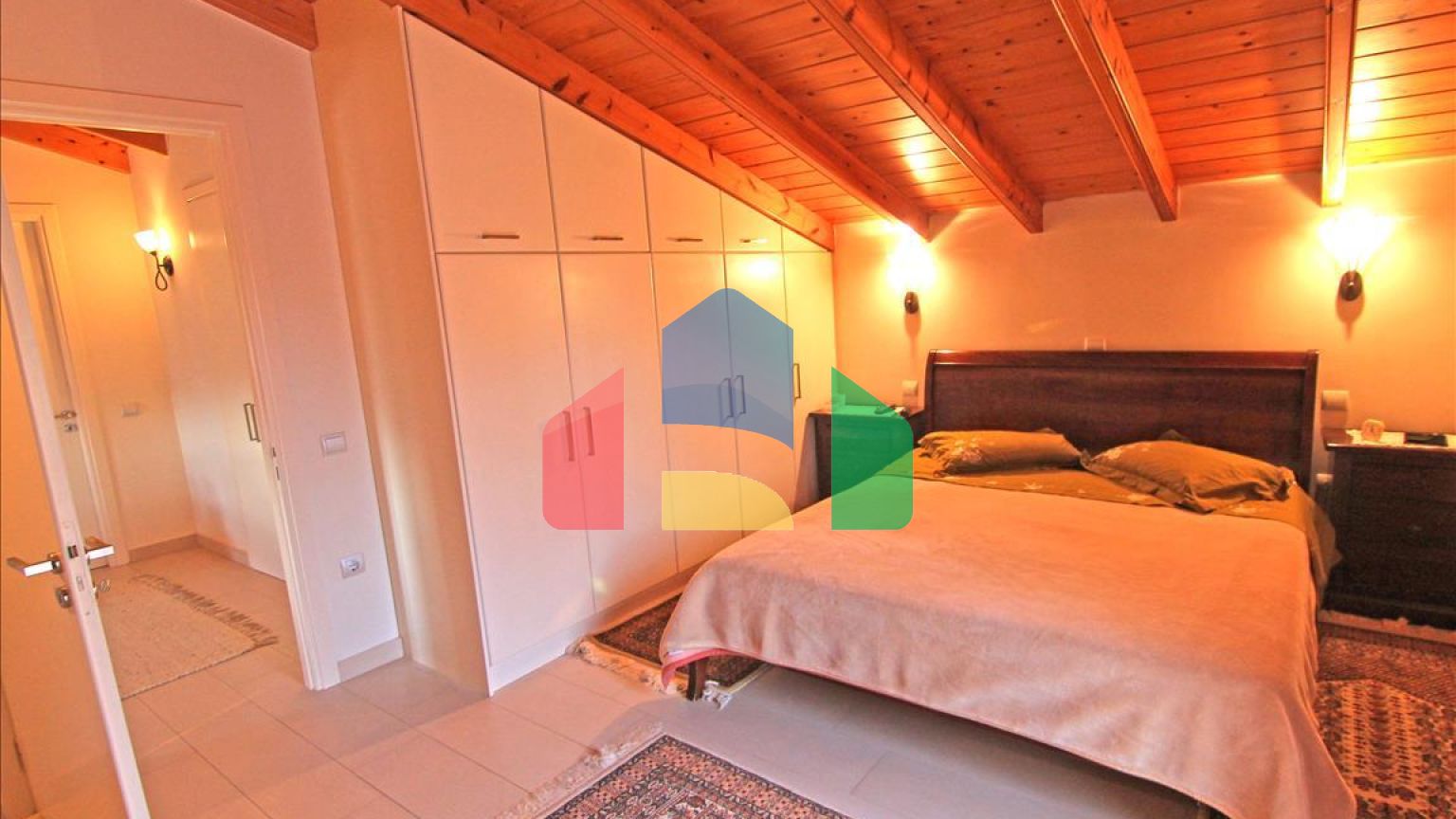 Продаж - Котедж 275 m² на о. Корфу