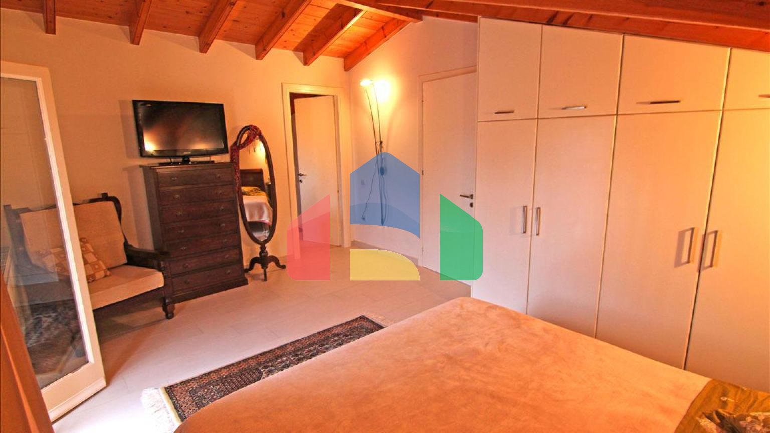 Продаж - Котедж 275 m² на о. Корфу