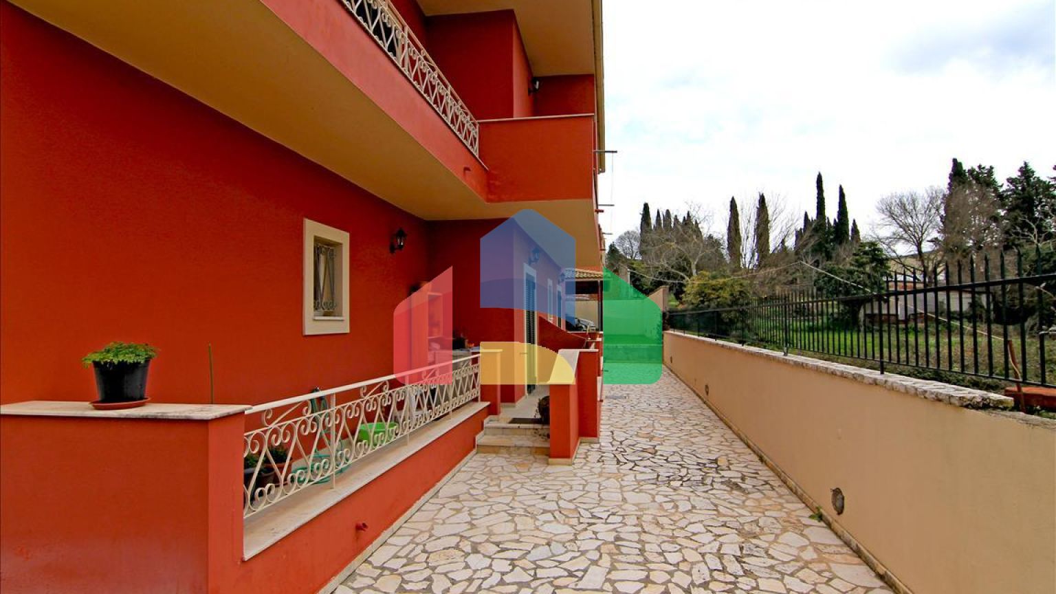 Продаж - Котедж 275 m² на о. Корфу