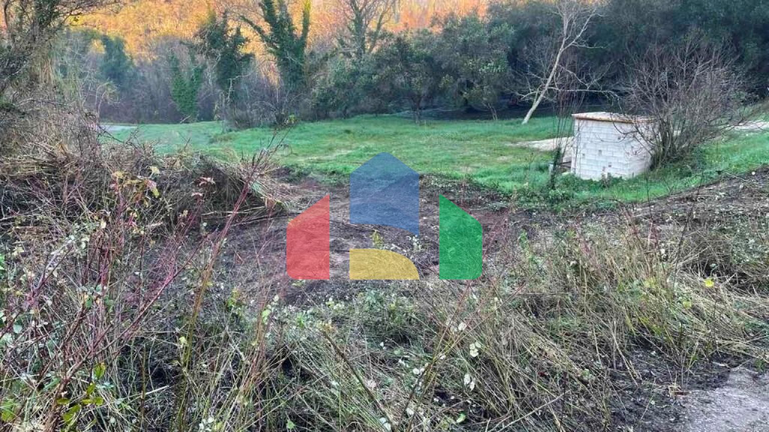 Продажа - Земельный участок 4028 m² на о. Корфу