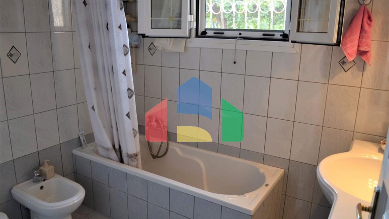 Продаж - Котедж 260 m² на о. Корфу