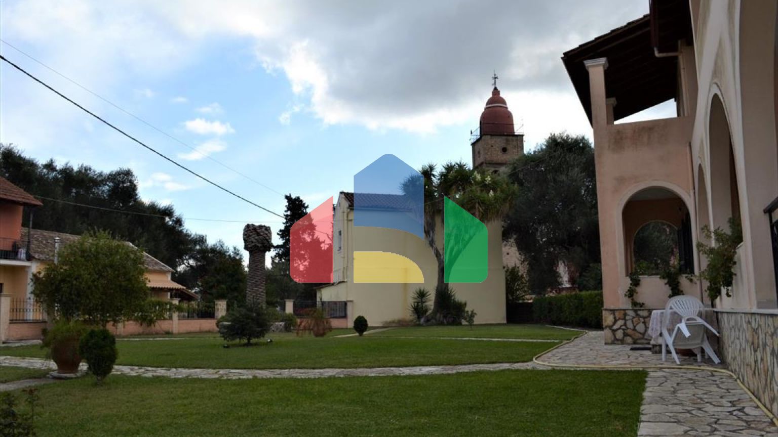 Продаж - Котедж 260 m² на о. Корфу