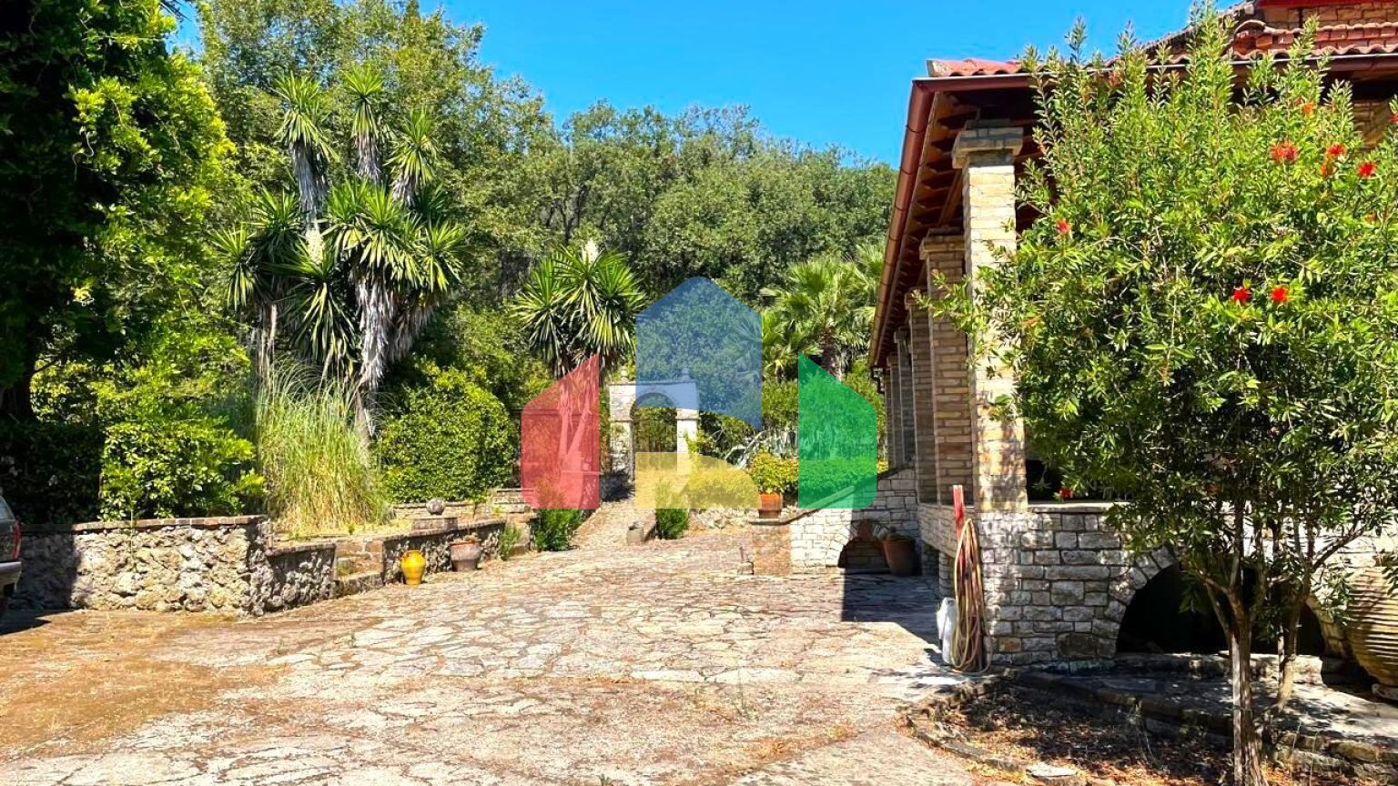 Продажа - Коттедж 340 m² на о. Корфу