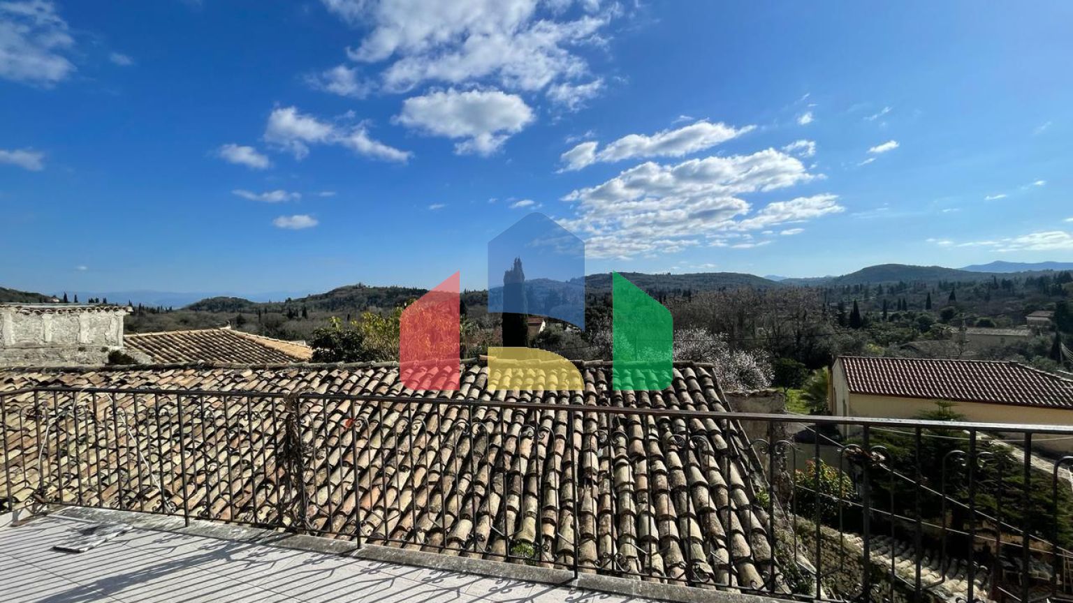 Продажа - Коттедж 220 m² на о. Корфу